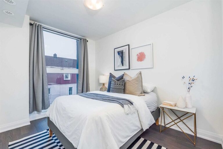100 Coxwell Ave-16