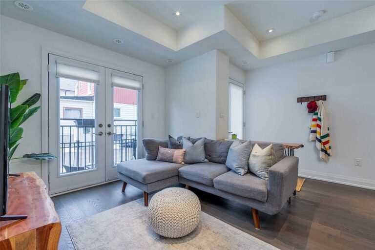 100 Coxwell Ave-3