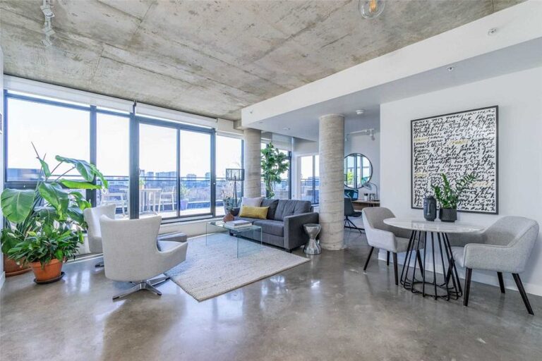 1239 Dundas W-1
