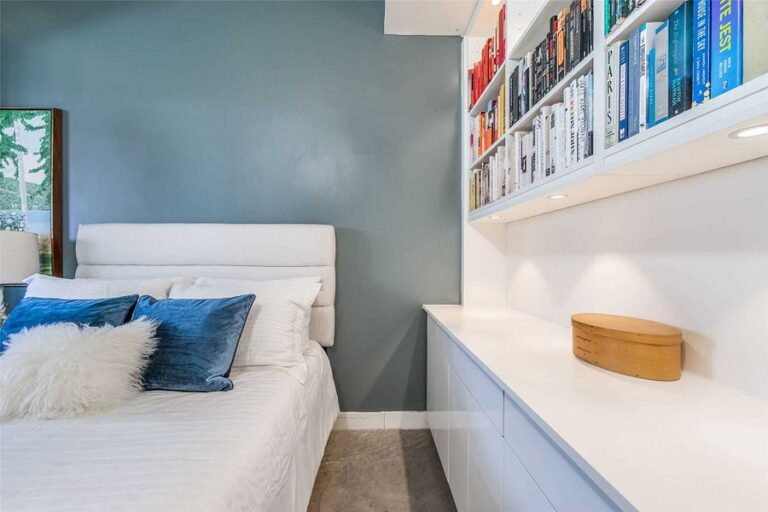 1239 Dundas W-14