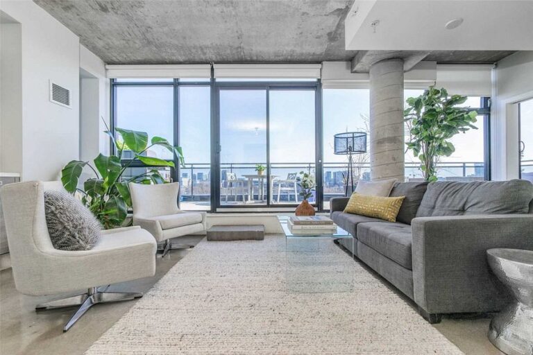 1239 Dundas W-2