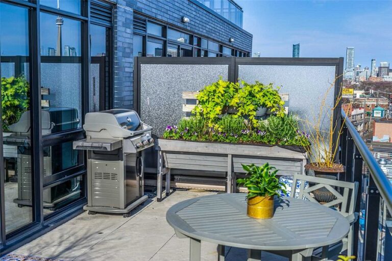 1239 Dundas W-27