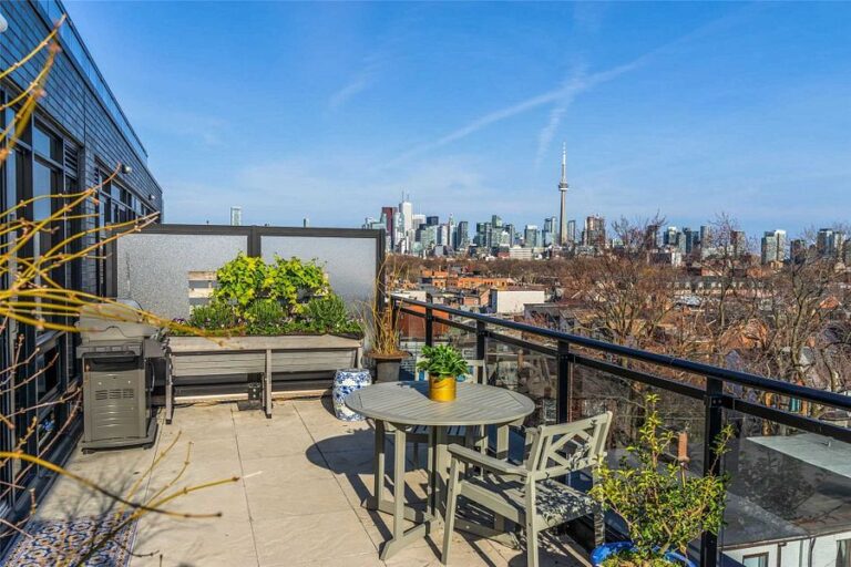 1239 Dundas W-28
