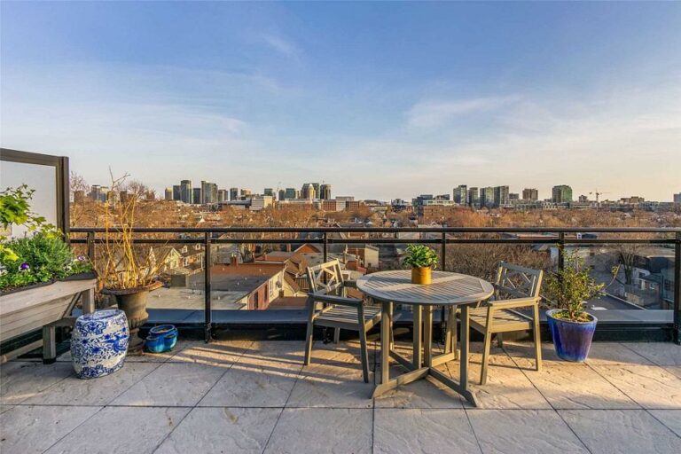 1239 Dundas W-30