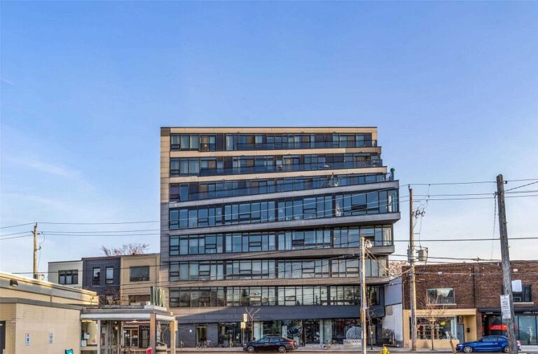 1239 Dundas W-31