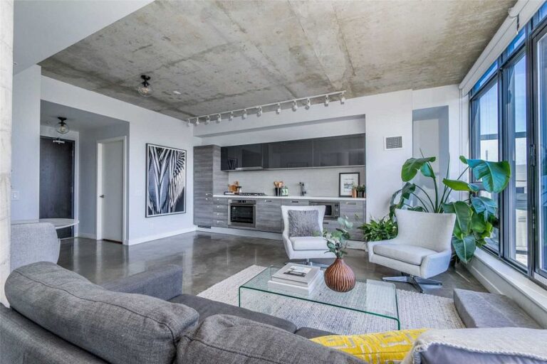 1239 Dundas W-6