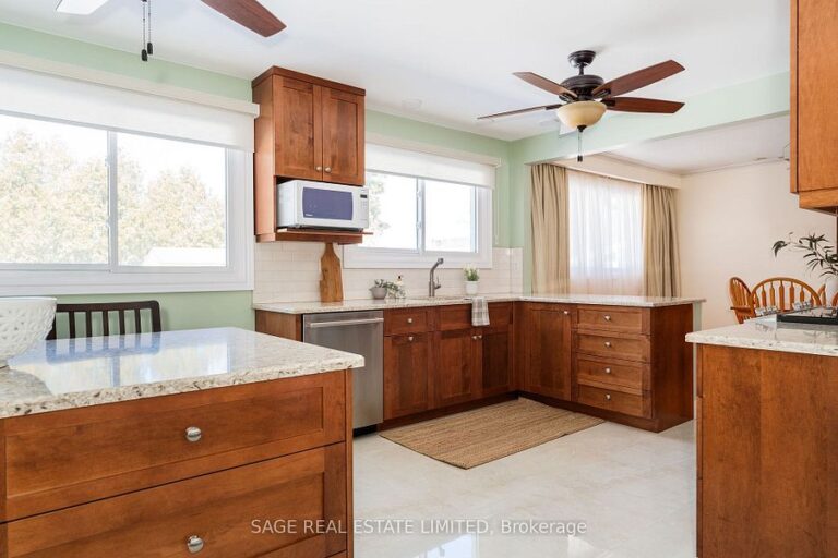 3191 Cedartree Cres-17