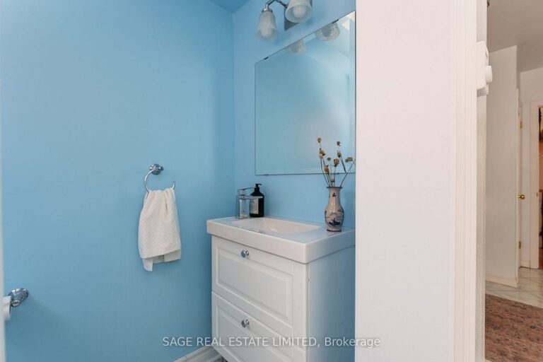 3191 Cedartree Cres-22