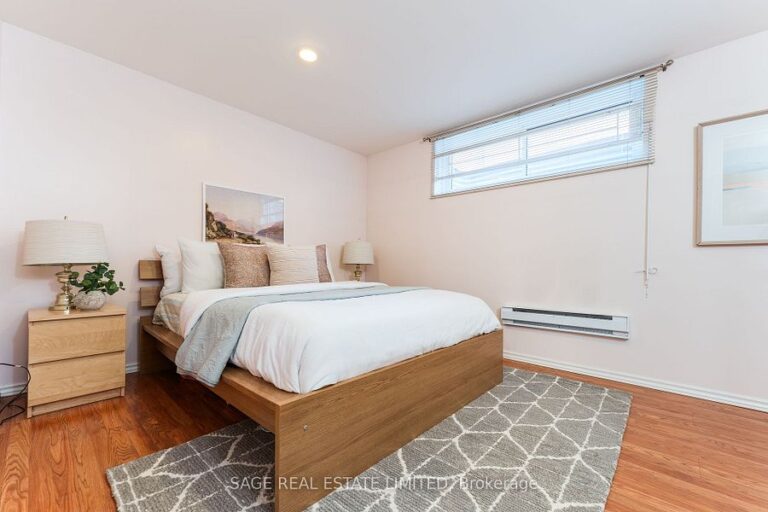 3191 Cedartree Cres-38