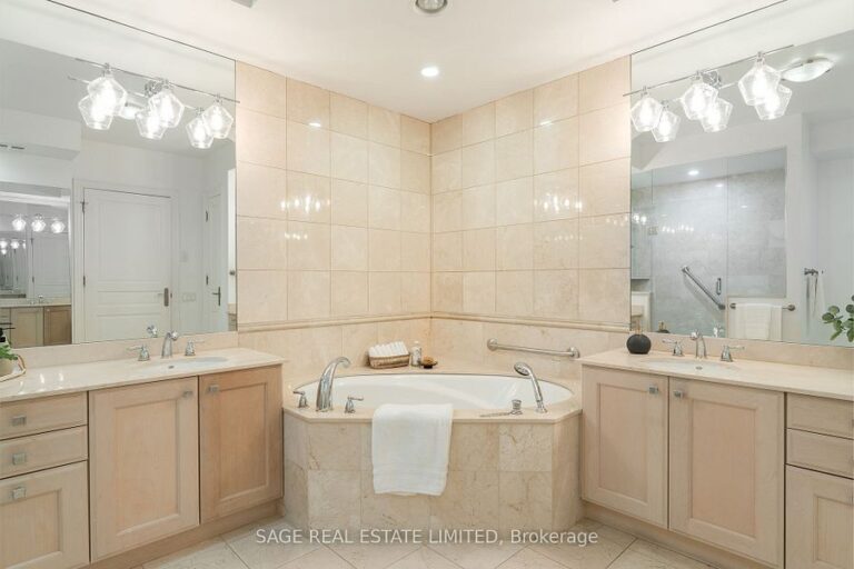 7071 Bayview Ave-14