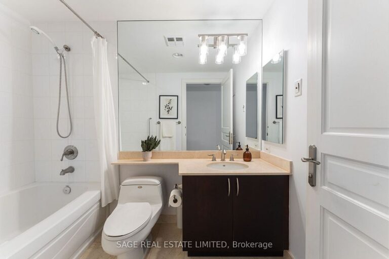 7071 Bayview Ave-24