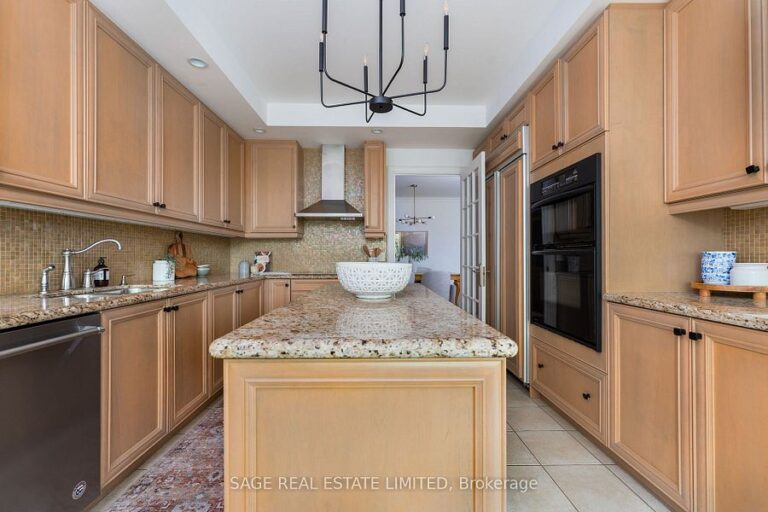 7071 Bayview Ave-9