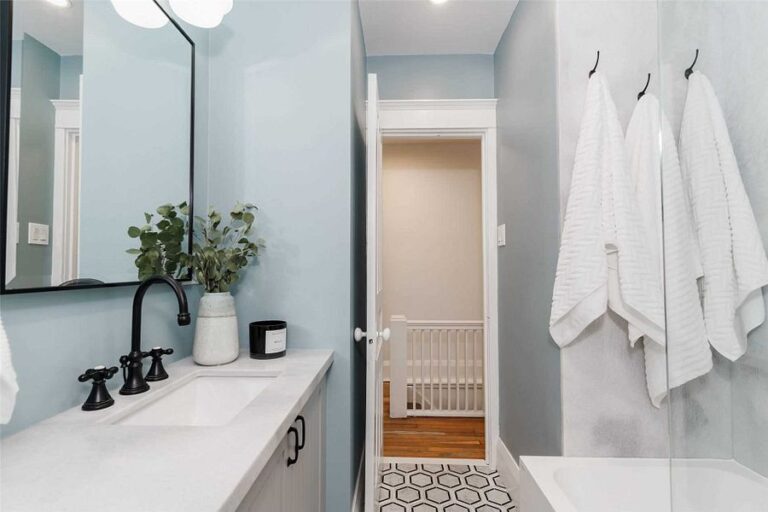 86 Stephenson Ave-27