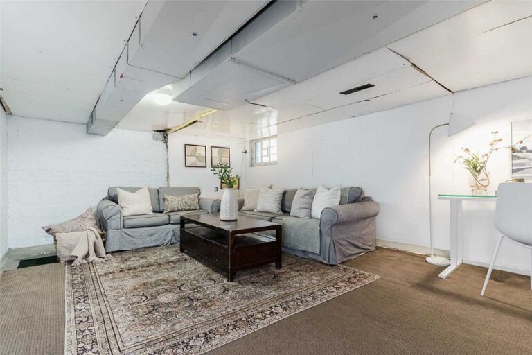 86 Stephenson Ave-29