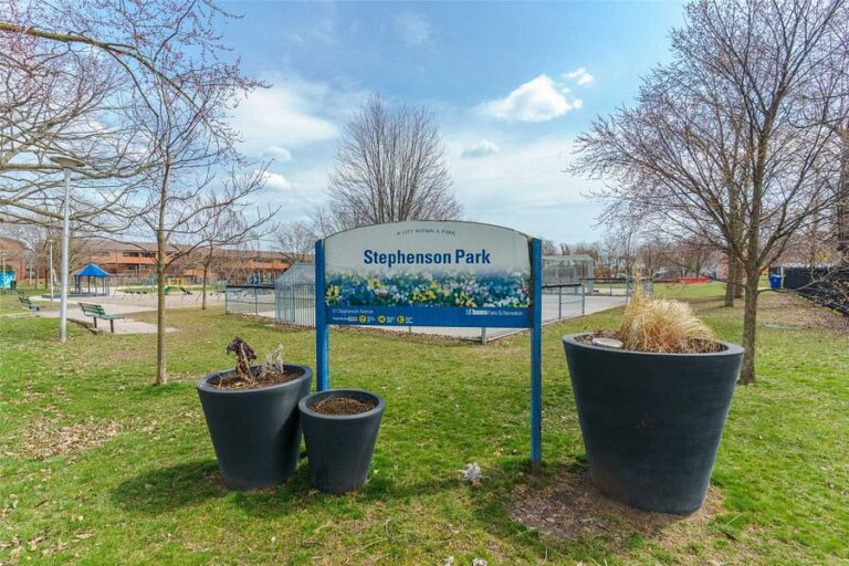 86 Stephenson Ave-34
