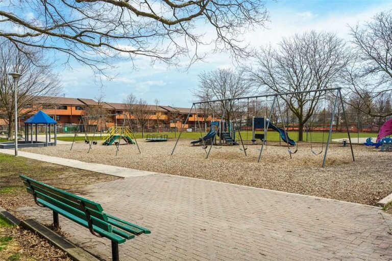 86 Stephenson Ave-35