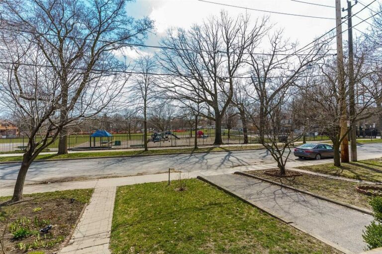 86 Stephenson Ave-37