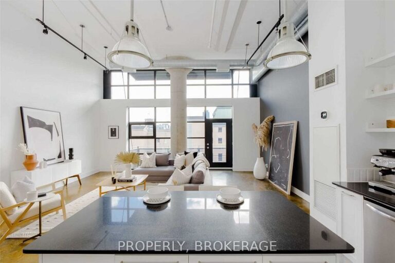 90 Sumach St-12