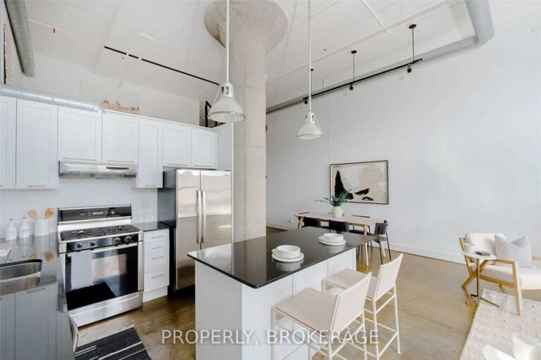 90 Sumach St-9